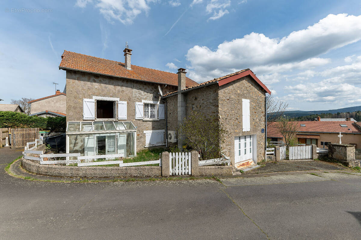 Maison à VEDRINES-SAINT-LOUP