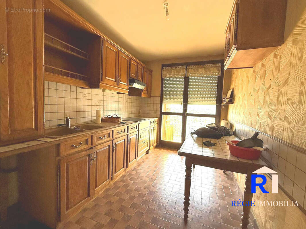 Cuisine équipée - Appartement à ECHIROLLES