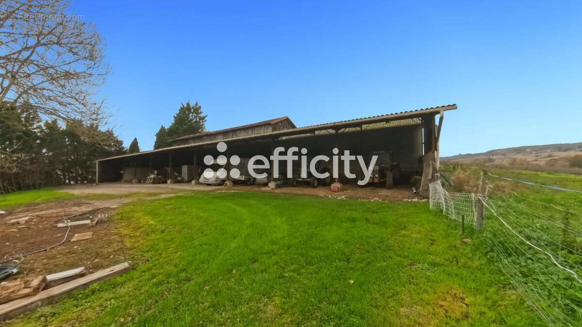 Maison à SAINT-PASTOUR