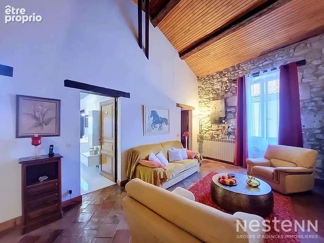 A vendre Maison de village en pierre de 173 m² avec garage et petit extérieur au coeur du village. - photo 3