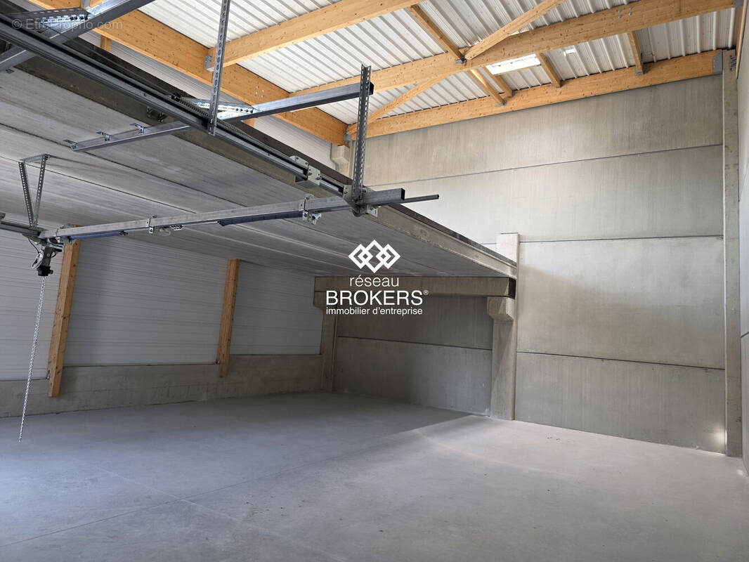 Commerce 191 m² à Montpellier  - photo 2
