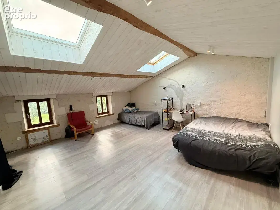 Maison spacieuse à vendre à Genouillé - photo 15