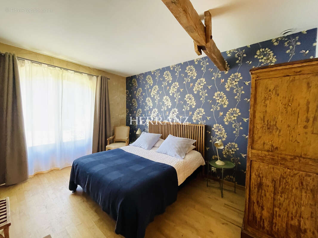 Maison de caractère 450 m2   Chambres d’hôtes / gîte - photo 7