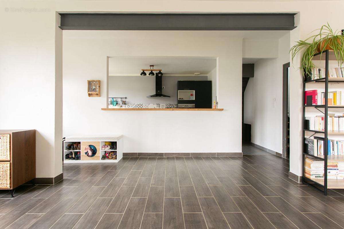 Maison Sèvremoine 5 P . 3 Chs . Bureau . 133.67 M² . T 315 M² . Garage - photo 6