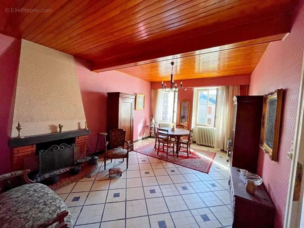 Maison à SAINT-BRISSON