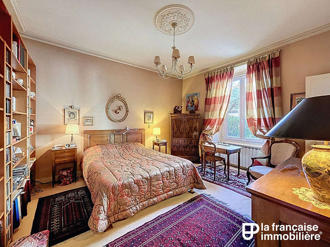 Charmant appartement ancien avec cachet  - 3/4 chambres - Secteur Place Hoche / Faculté de Droit - Stationnement - photo 10