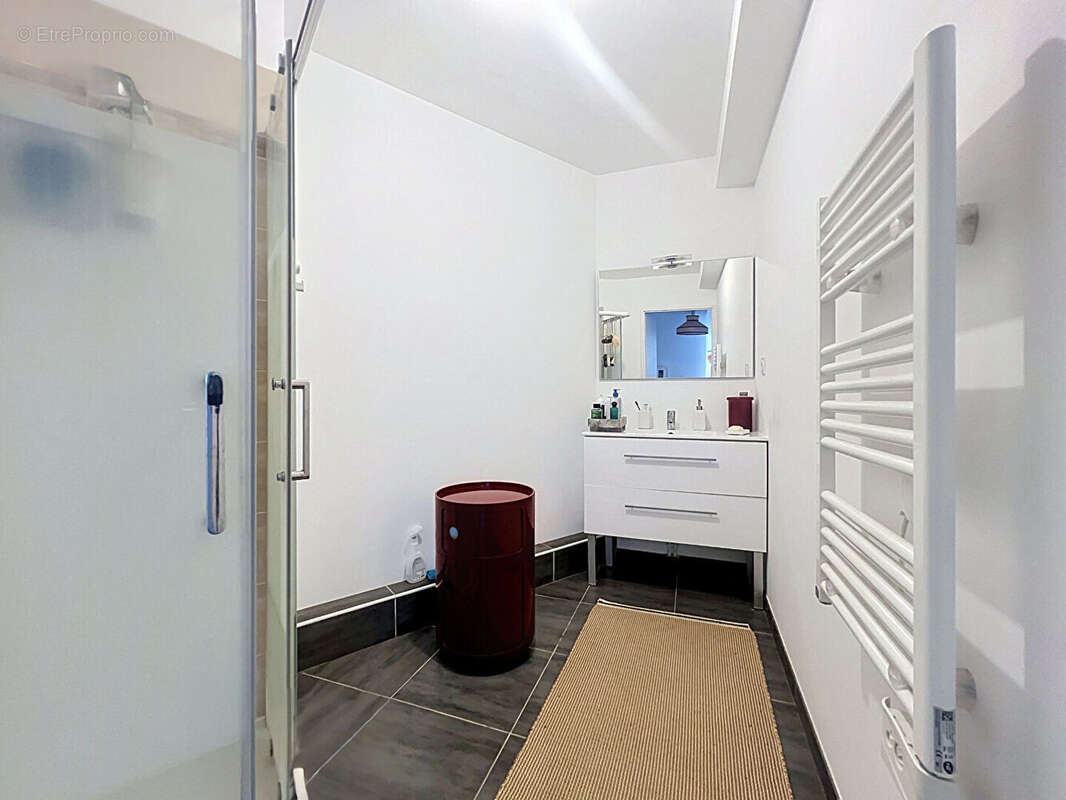 COUP DE COEUR ! Magnifique T3 avec terrasse de 20 m² et garage - Résidence récente -DPE A - photo 12