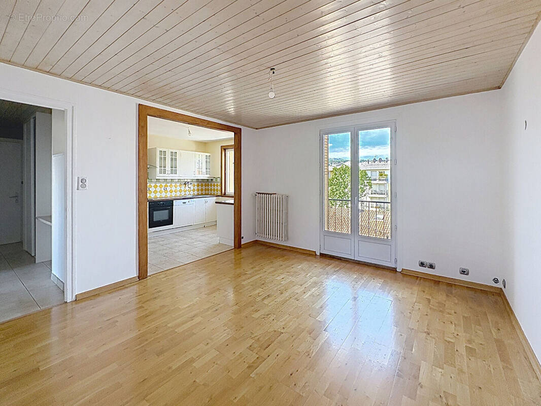 Appartement à LA ROCHE-SUR-FORON