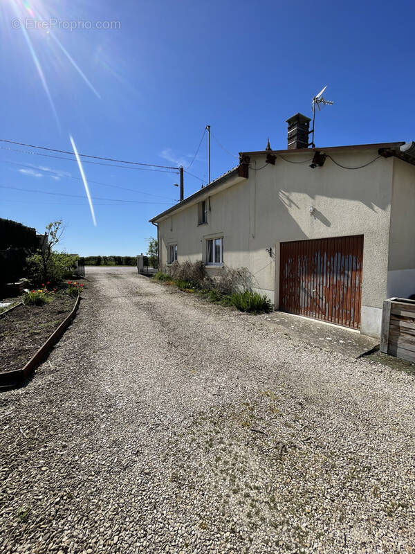 Maison à POUGY