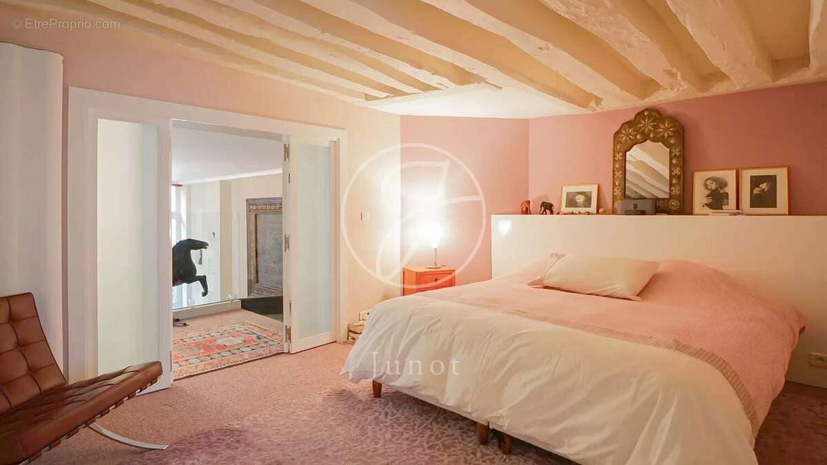 Appartement à PARIS-3E