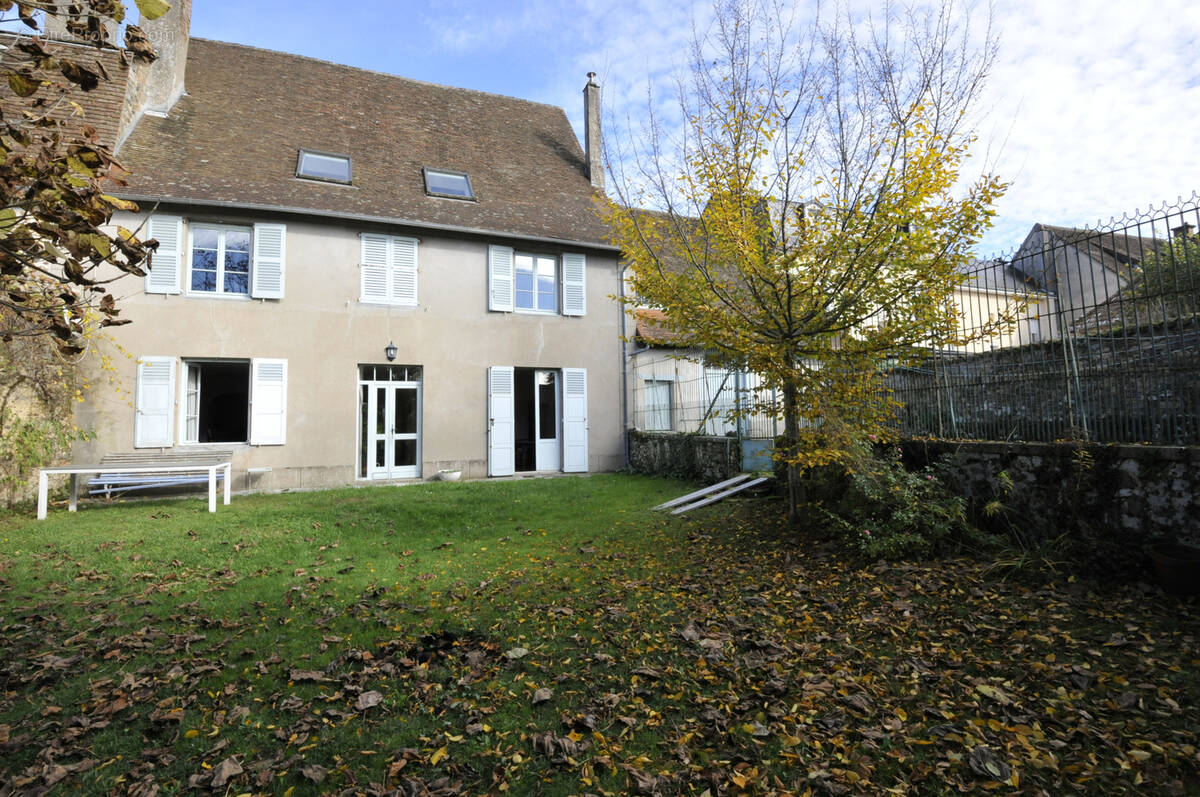 Maison à PIERRE-BUFFIERE