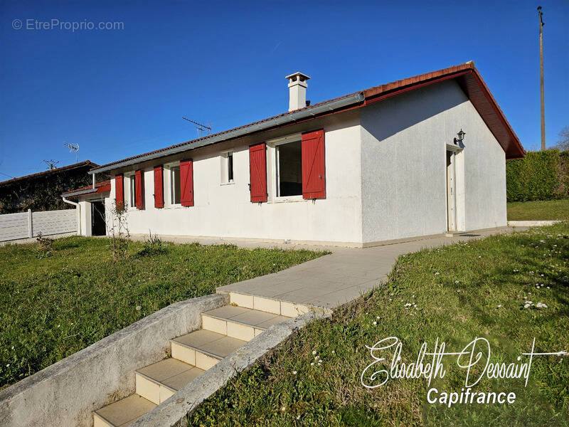 Maison à URT