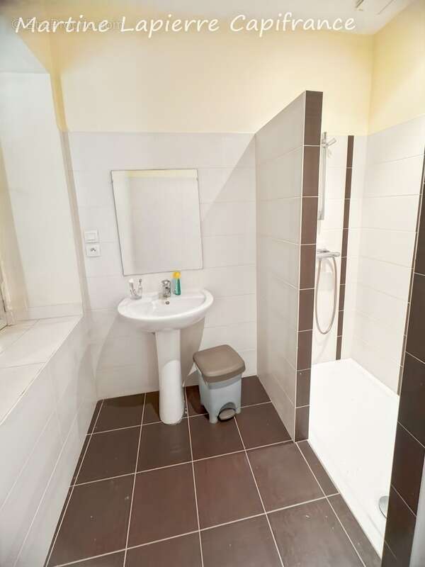 Commerce à SAINT-SYMPHORIEN-SUR-COISE