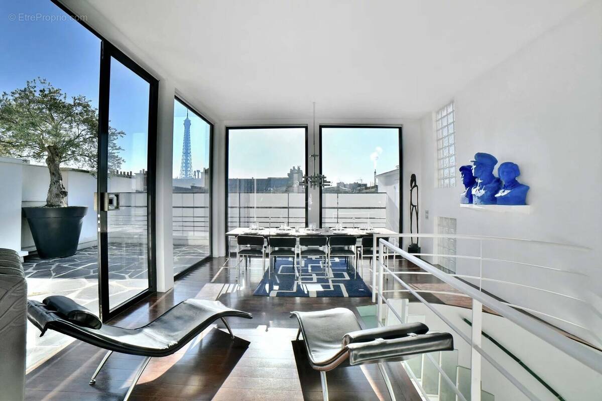 Appartement à PARIS-16E