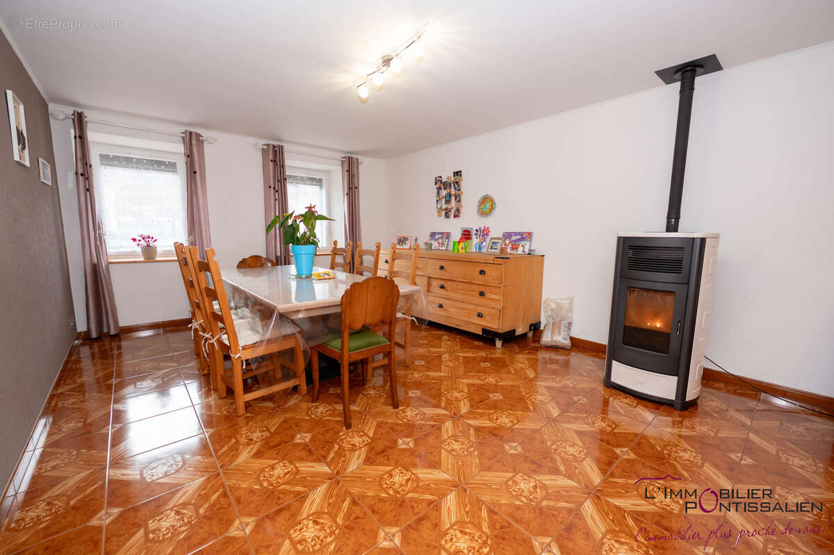 Maison à LONGEVILLES-MONT-D'OR