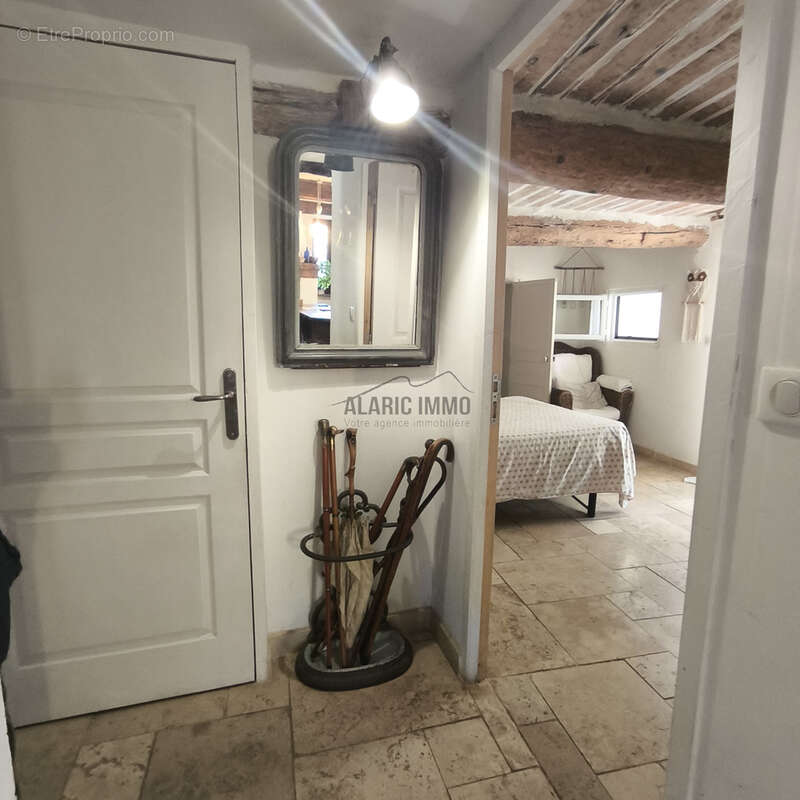 Maison  de charme en pierre avec jardin clos et parking privé - photo 2