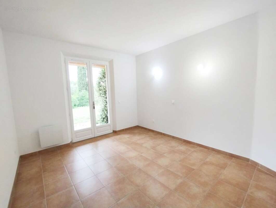 Maison à ROQUEBRUNE-SUR-ARGENS