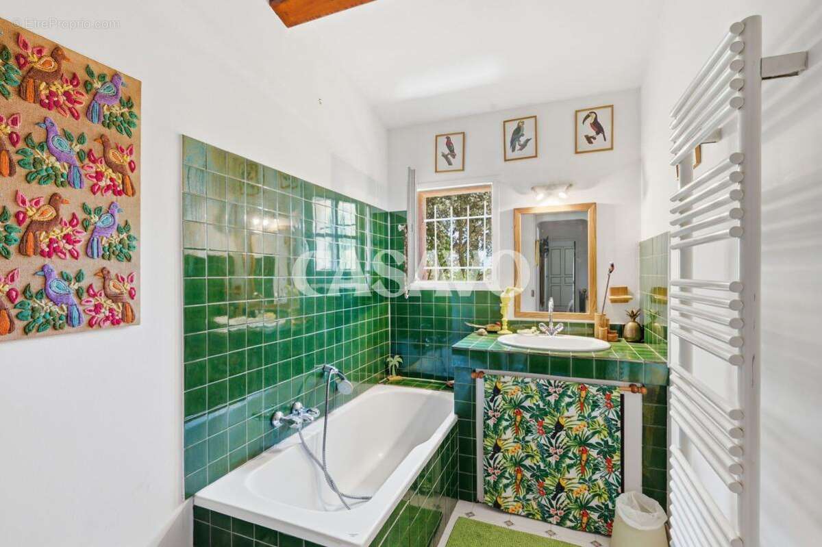Vente Villa 8 pièces de 272m² - 13100 Saint-Marc-Jaumegarde - photo 23