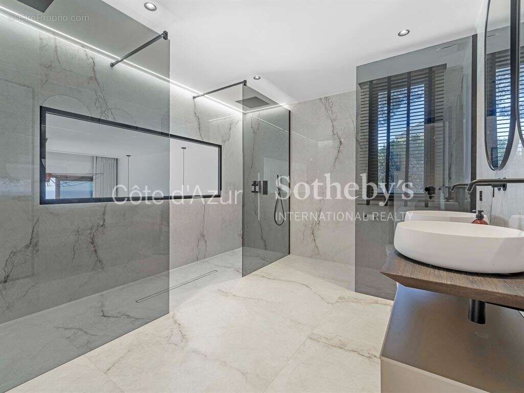 Maison à LES ISSAMBRES