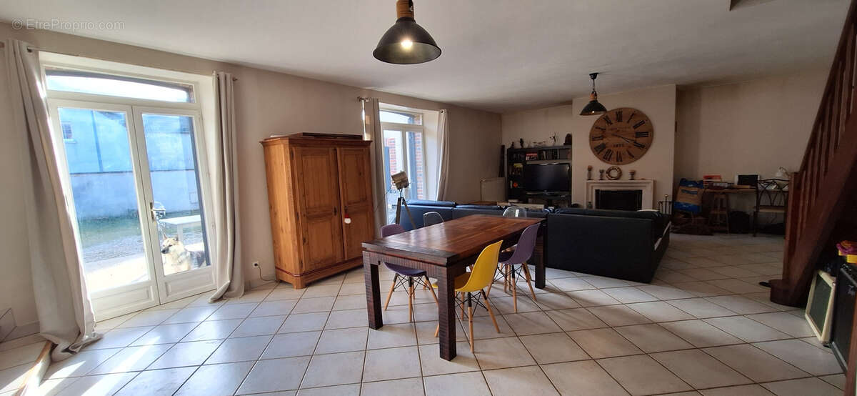 Maison à MALAY-LE-GRAND