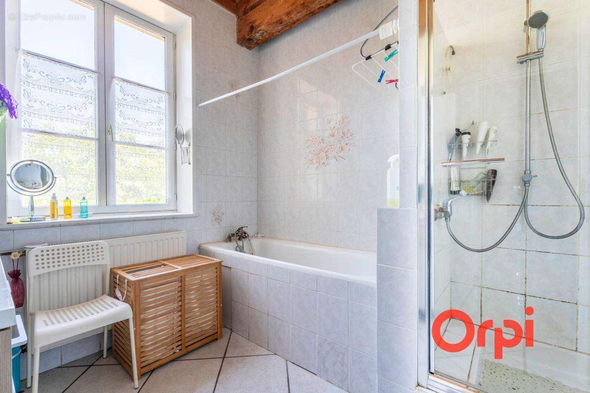 Maison familiale de caractère de 158 m² avec jardin, véranda, garage et cave - photo 13