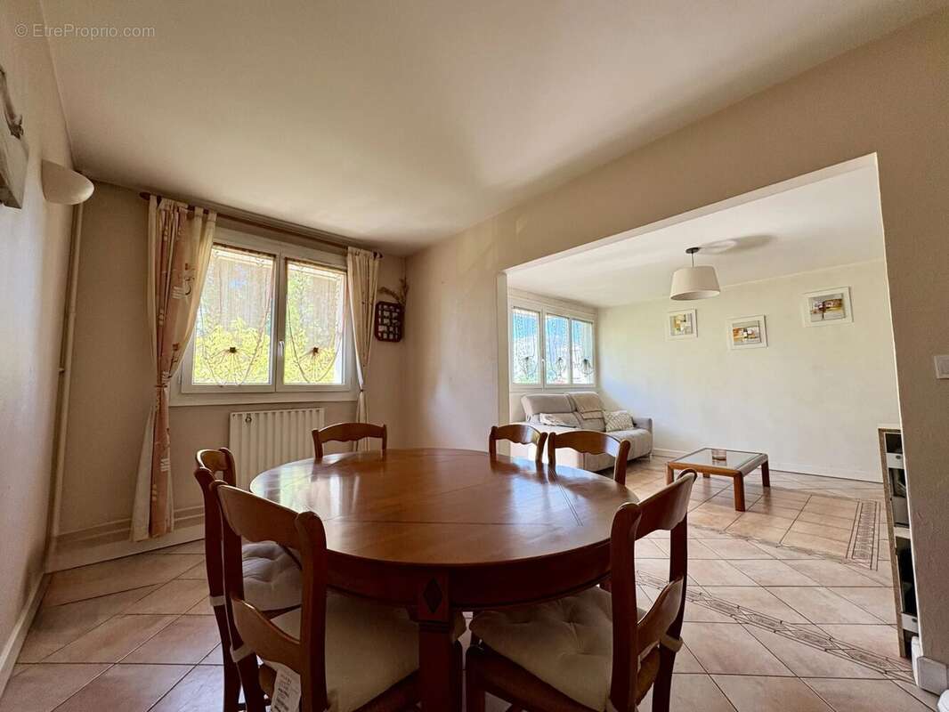 Appartement à LE PLESSIS-TREVISE