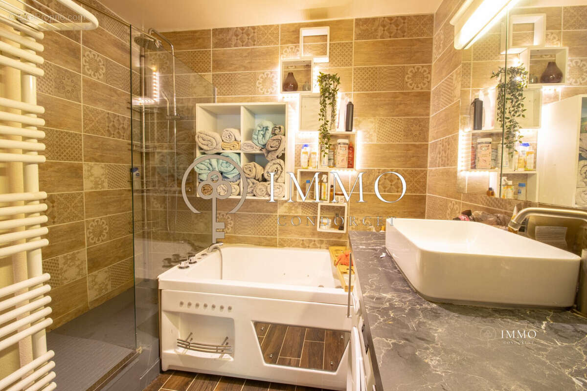 Appartement à L&#039;HAY-LES-ROSES