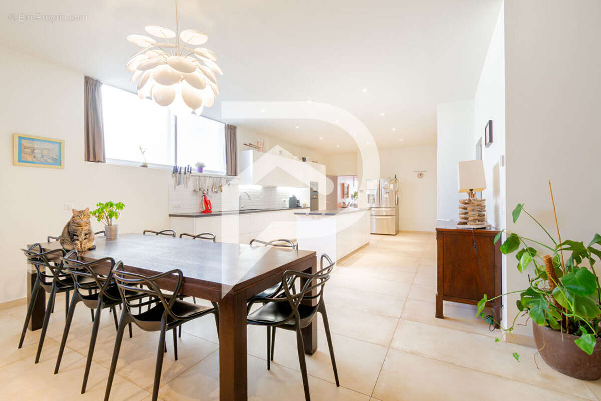 Appartement à MARSEILLE-5E