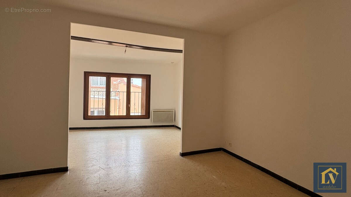 Immeuble de rapport comprenant un local commercial et 4 appartements - photo 11