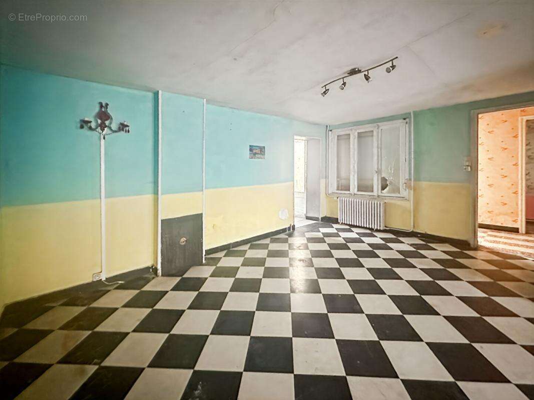 Maison à MAUBERT-FONTAINE