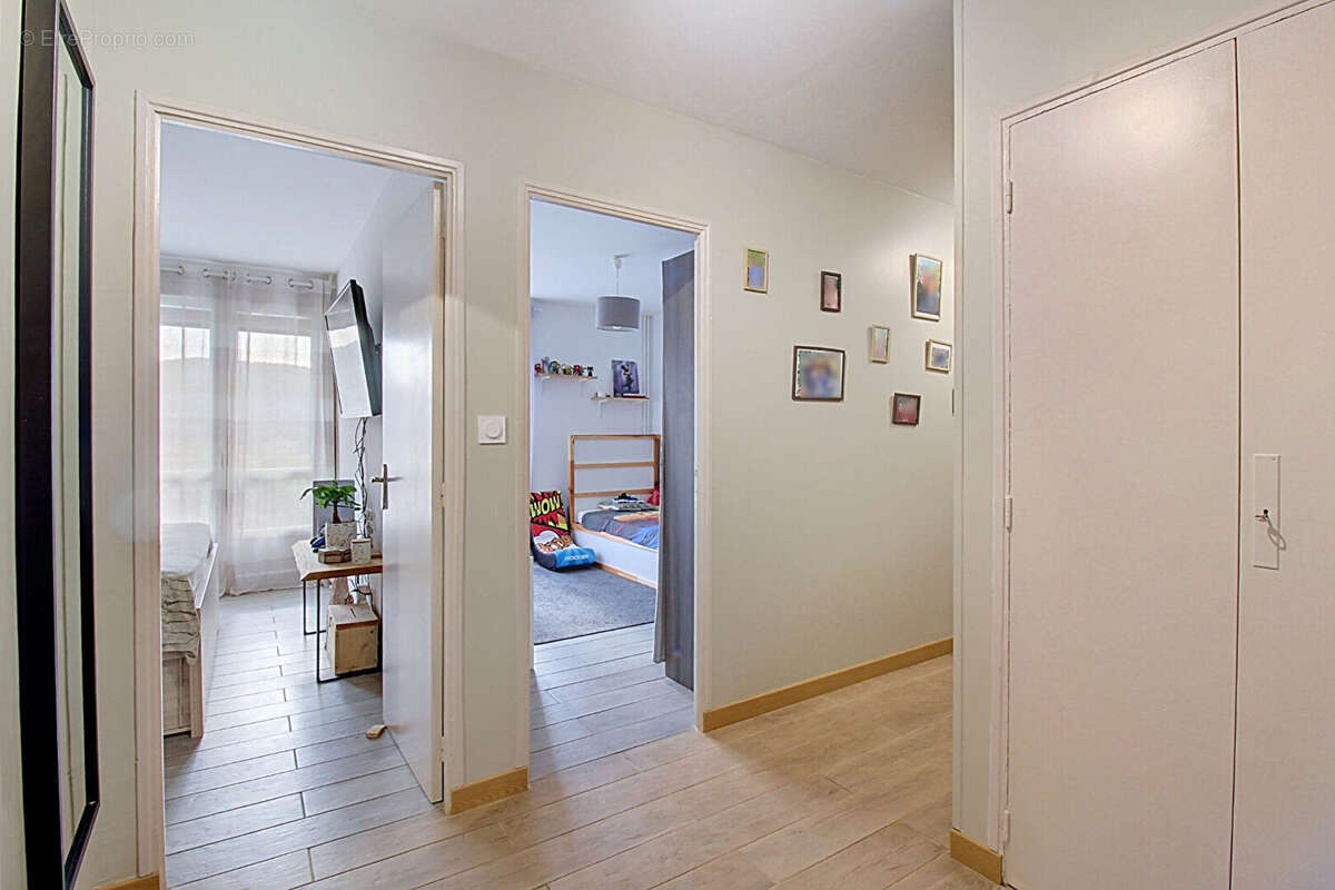 A VENDRE EN EXCLUSIVITÉ - DRAGUIGNAN : Appartement T5 - 3 chambres de 92 m² et 2 balcons + cave - photo 14