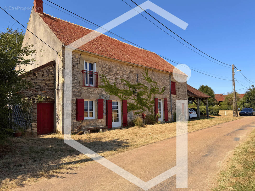 Maison à DONZY