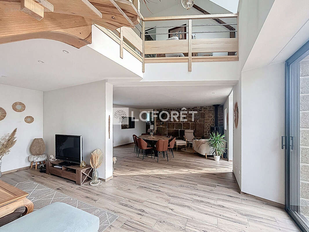 Maison à SAINT-BOMER-LES-FORGES