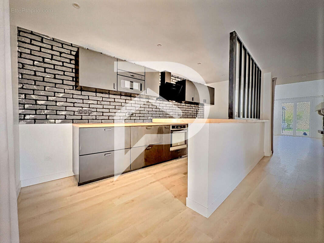 Maison à COURMELLES