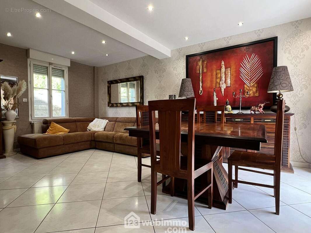 Séjour de 20 m2, - Maison à VITRY-SUR-SEINE