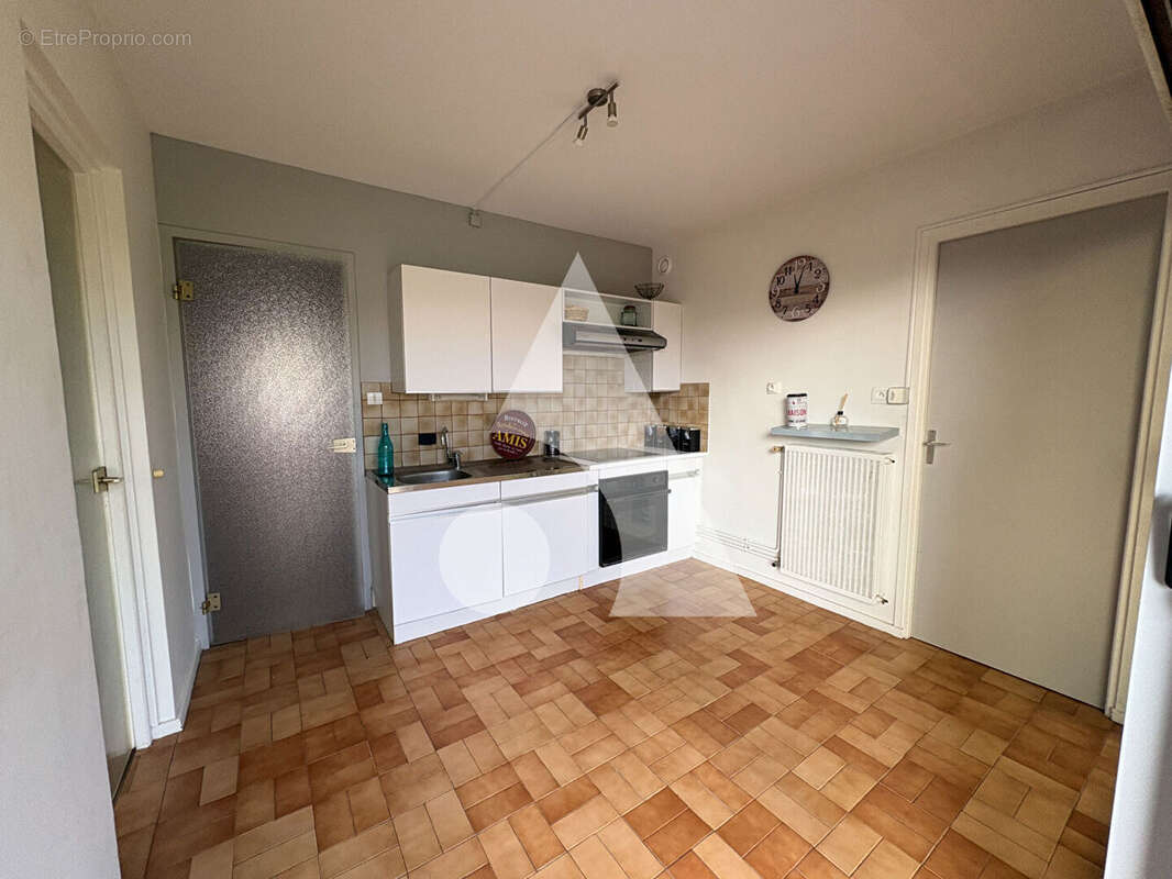 T3 lumineux avec garage et cave à proximité des commodités - photo 3