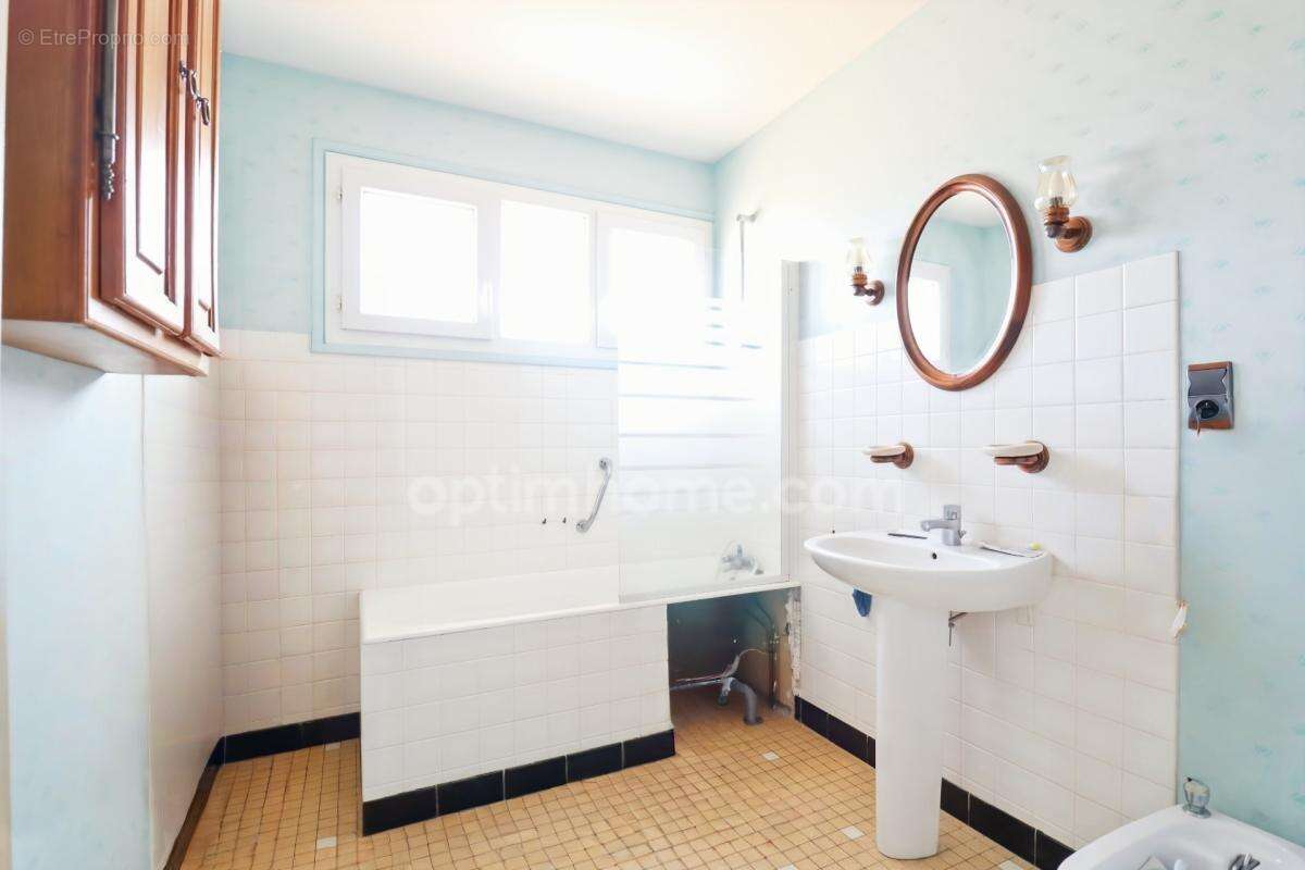 Maison Individuelle sur sous-sol de 65 m² environ - 4 pièces - 1 voir 2 Chambres - Garage -Parcelle 700 m² -MAGNAC LAVAL (87) - photo 18