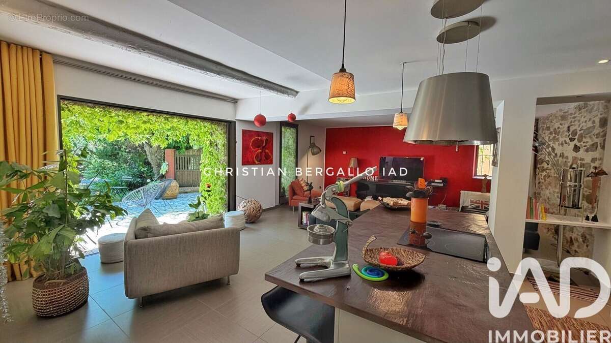 Maison 216 m² à La Garde  - photo 4