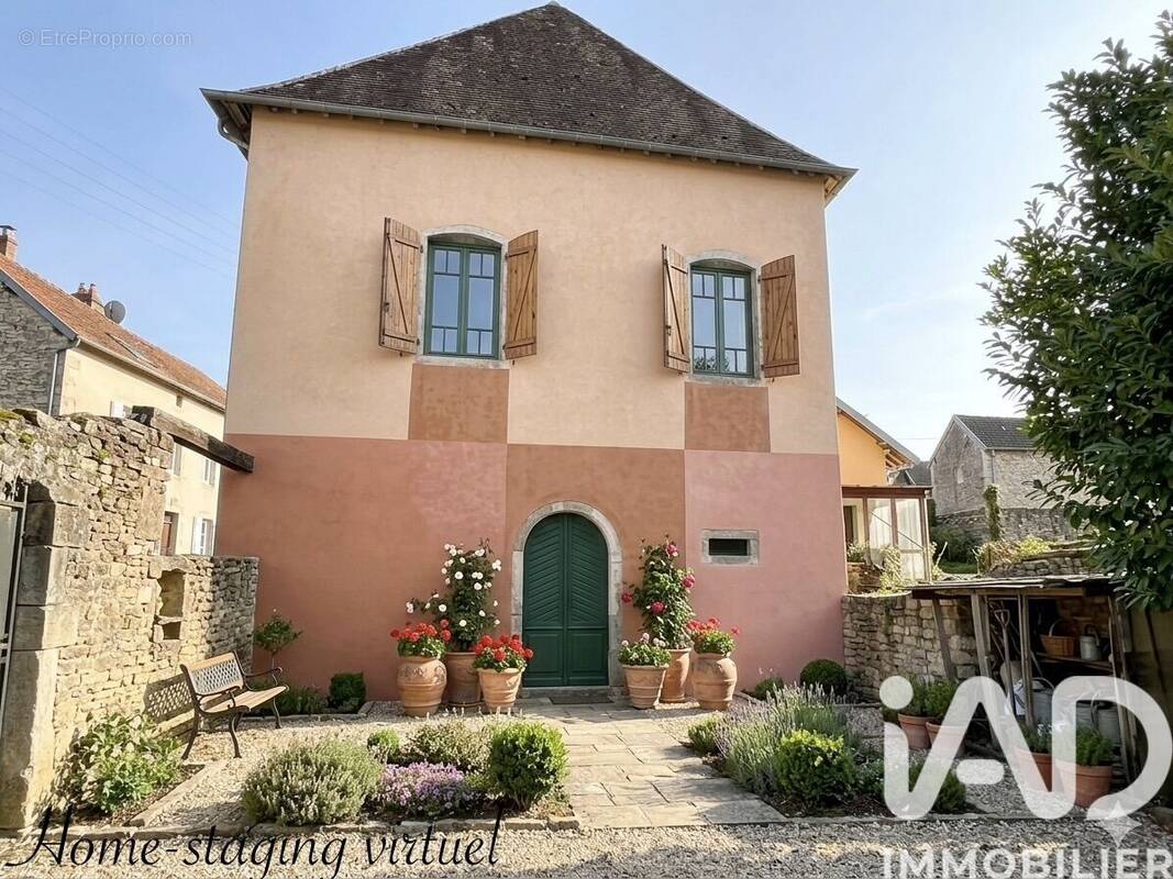 Photo 1 - Maison à GENEUILLE