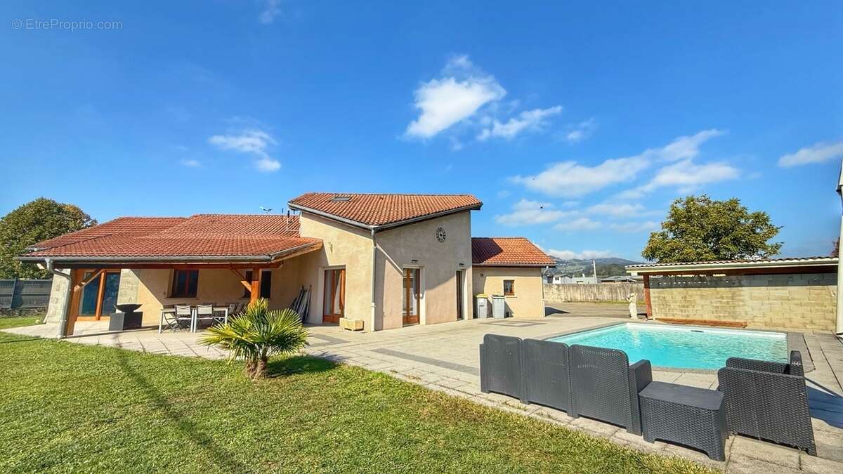 Maison à SAINT-ETIENNE-DE-CROSSEY