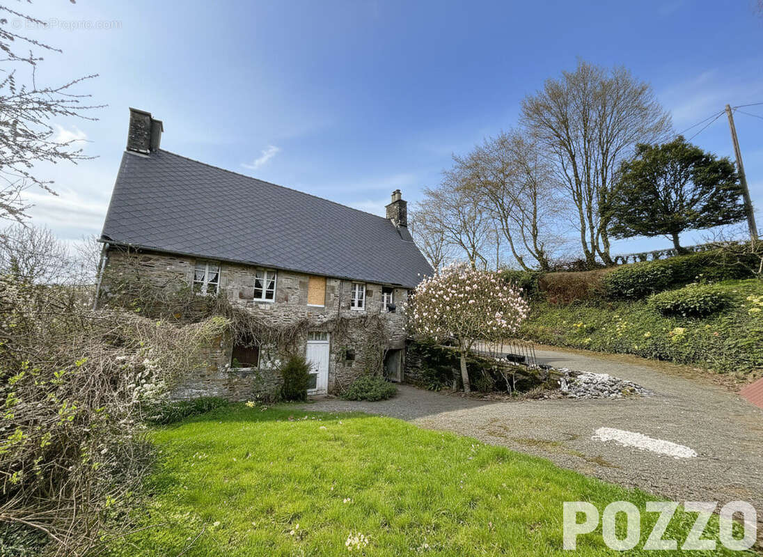 A vendre, maison  en pierres a renover + dependances à sourdeval (50150) - photo 2