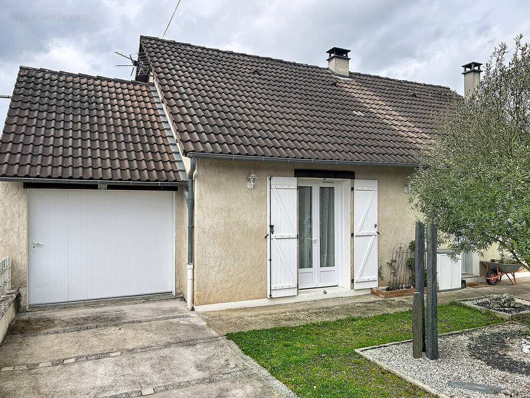 Maison à SAINT-PANTALEON-DE-LARCHE