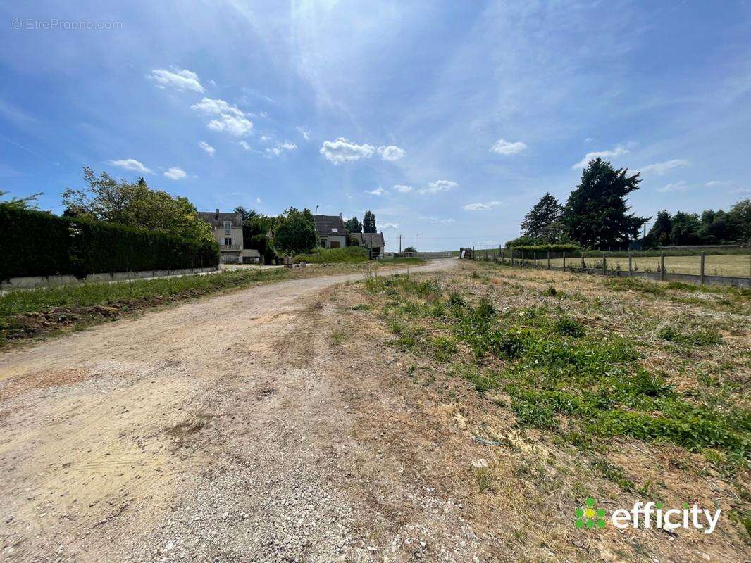 Terrain à EPERNON