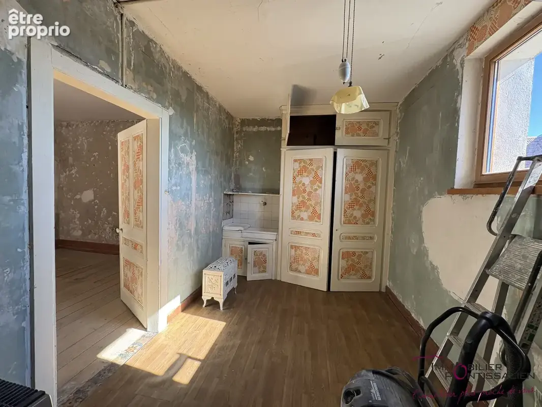 Frasne : maison individuelle offrant de beaux volumes, fort potentiel, garage - photo 14