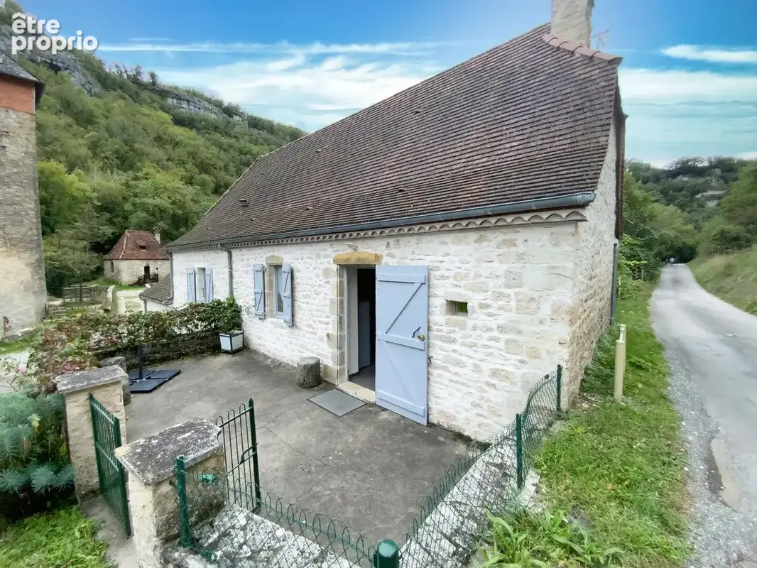 Façade est et terrasse