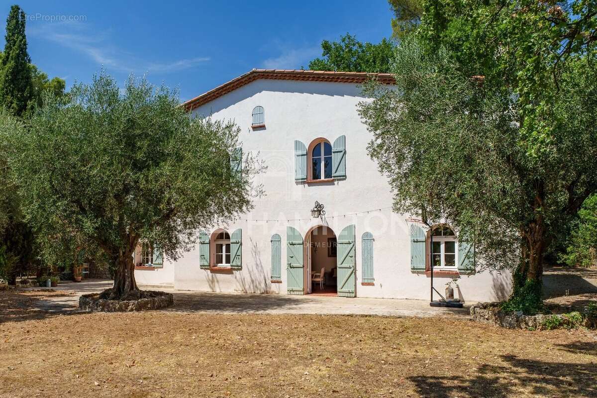 Mas Provençal d’Exception – Piscine 15 x 7 m – Parc Plat de 2 181 m² – Dépendances – Grasse - photo 19