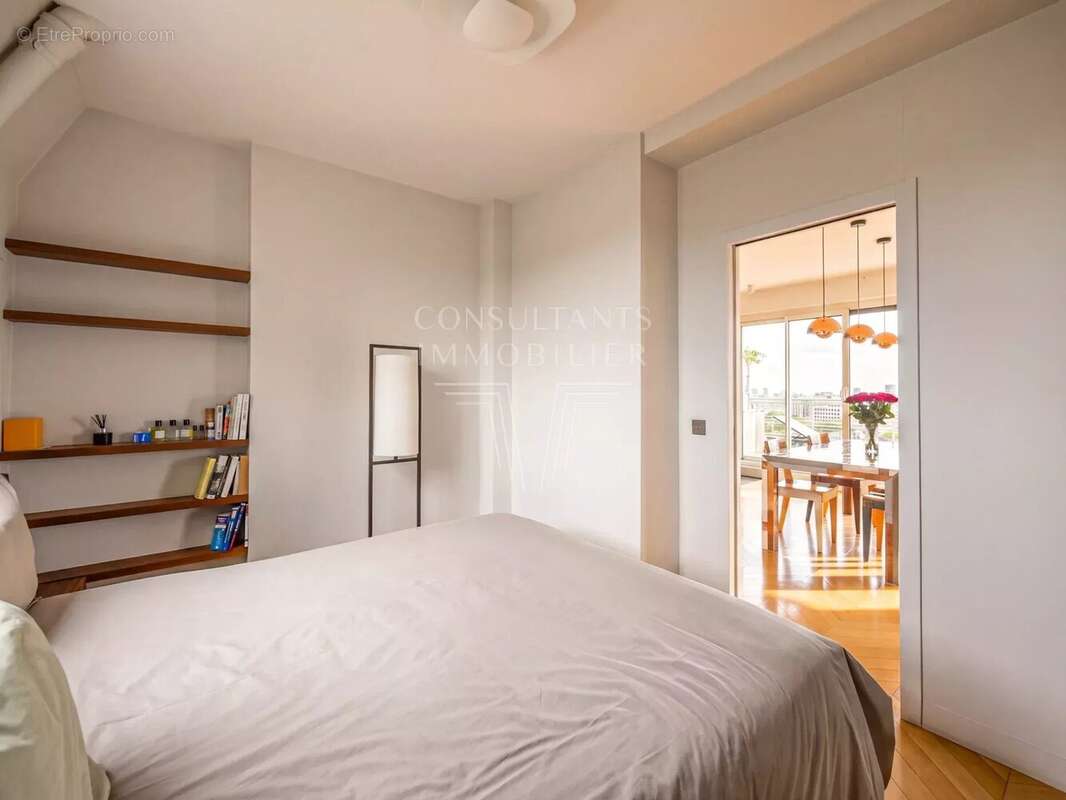 Appartement à PARIS-16E