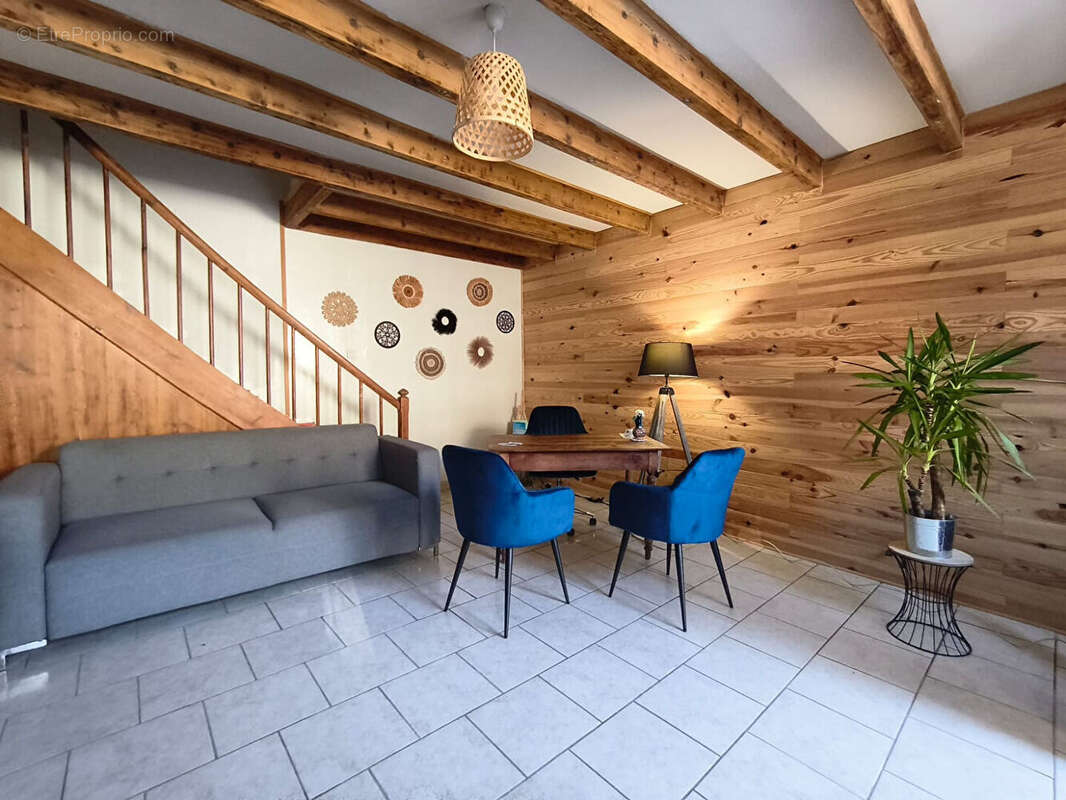 Maison à GENSAC-LA-PALLUE