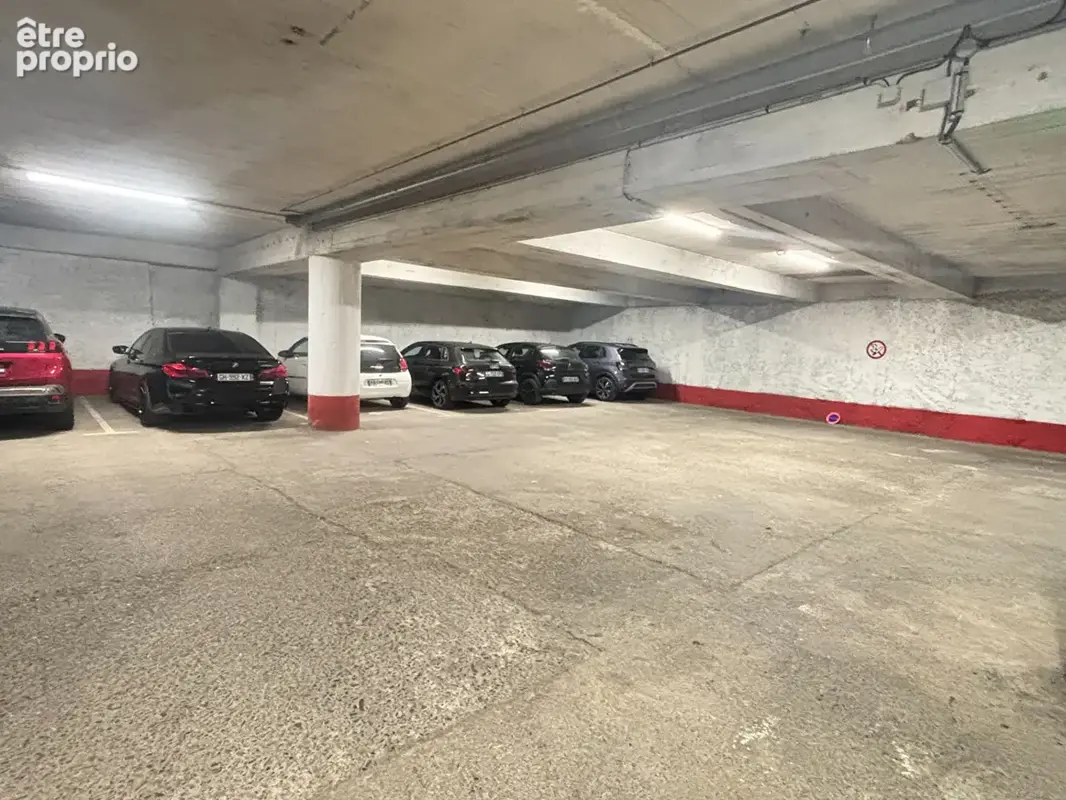 GARAGE / PARKING - Béziers - 671 m2 - photo 11