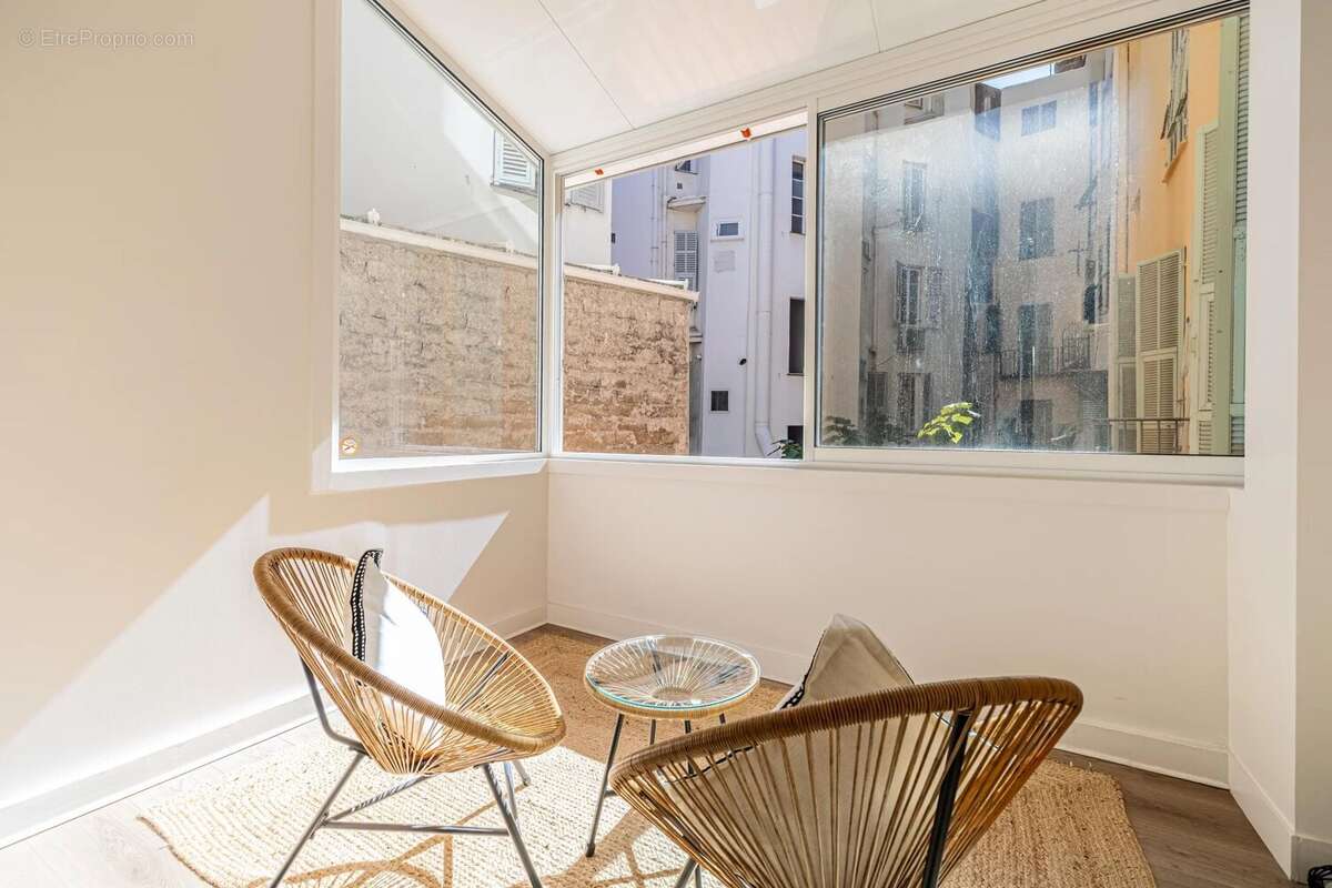 Nice - Le Port - Superbe appartement 3 pièces avec loggia - Airbnb OK - photo 12